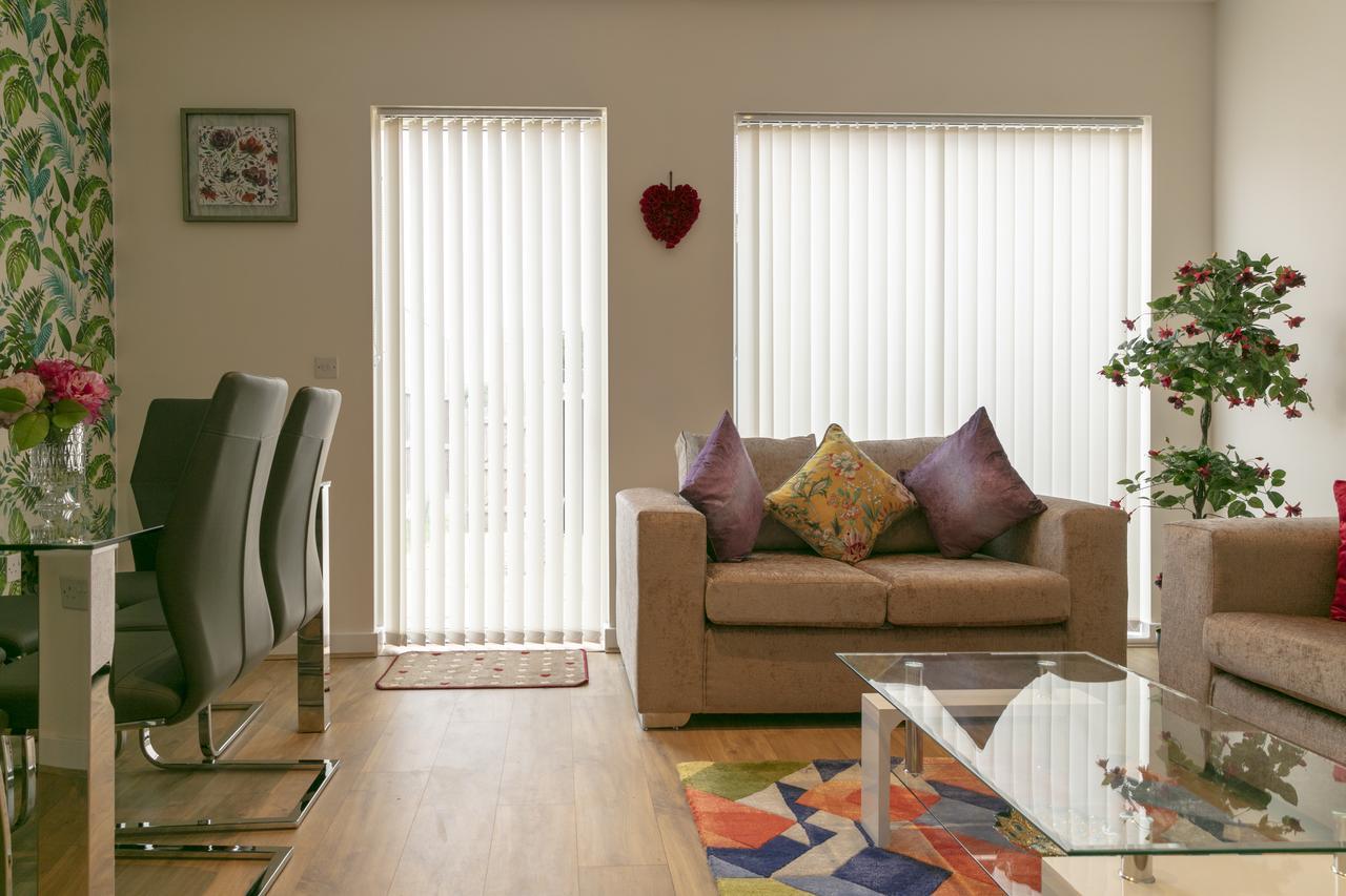 קאמברידג' Modern & Exquisite Trumpington Townhouse With Parking & 5 Mins To Papworth Hospital מראה חיצוני תמונה