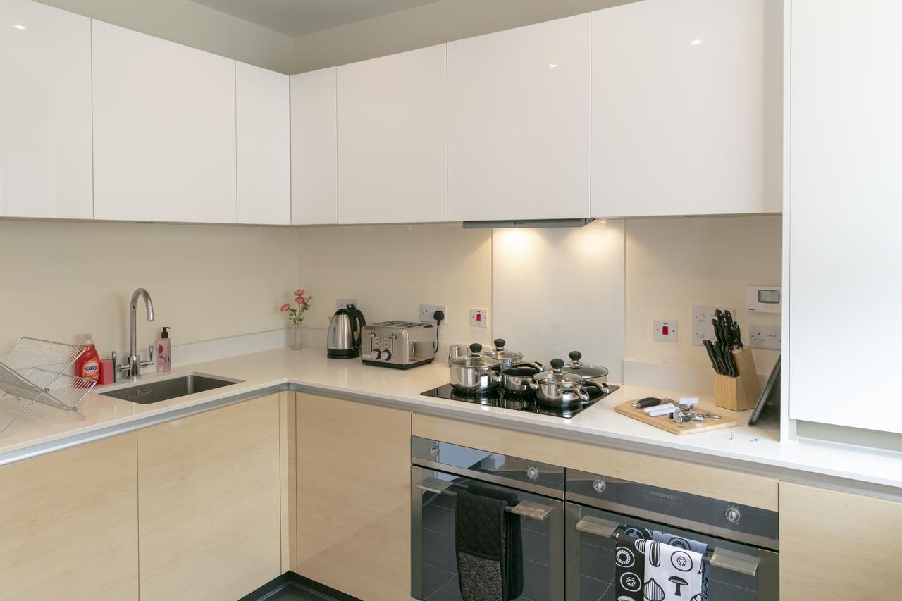 קאמברידג' Modern & Exquisite Trumpington Townhouse With Parking & 5 Mins To Papworth Hospital מראה חיצוני תמונה
