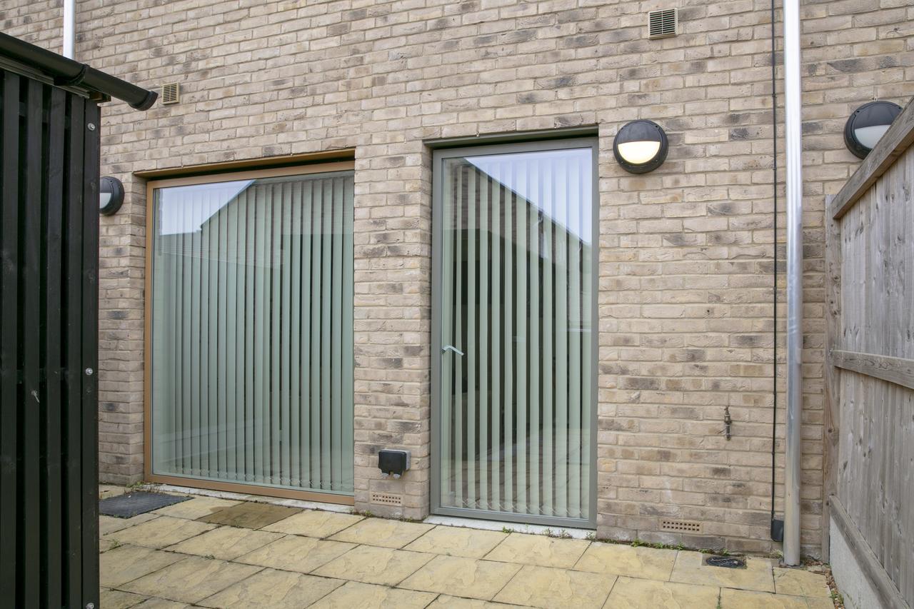 קאמברידג' Modern & Exquisite Trumpington Townhouse With Parking & 5 Mins To Papworth Hospital מראה חיצוני תמונה