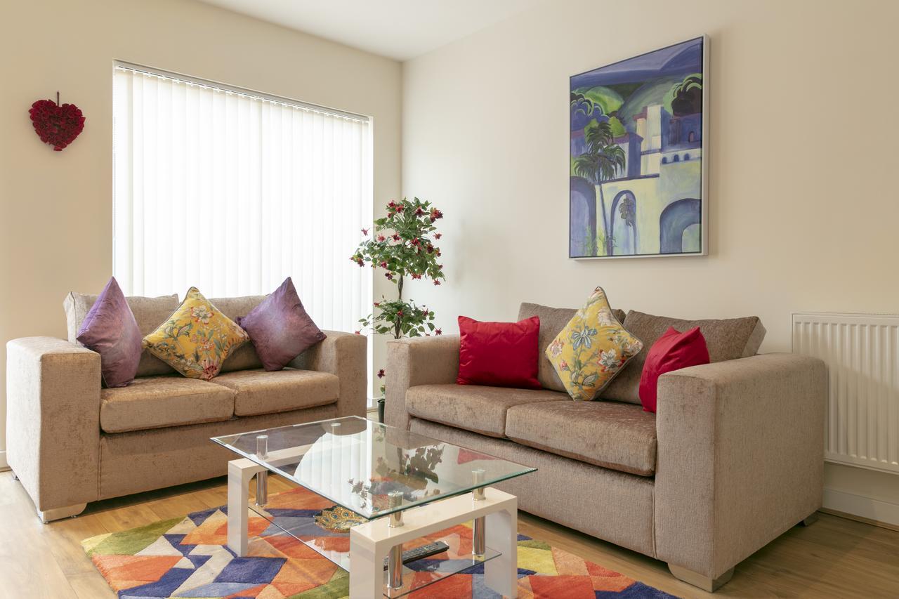 קאמברידג' Modern & Exquisite Trumpington Townhouse With Parking & 5 Mins To Papworth Hospital מראה חיצוני תמונה